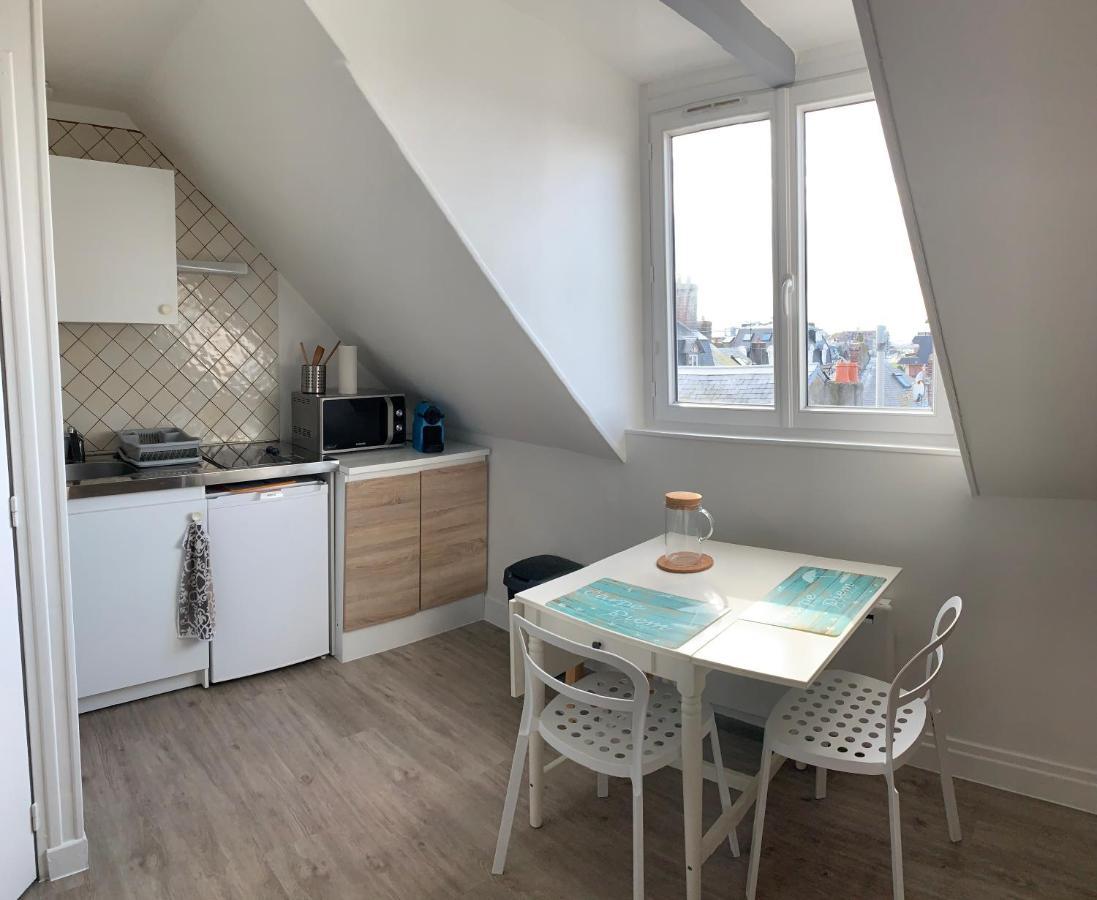 Les Parasols De Trouville Apartman Kültér fotó