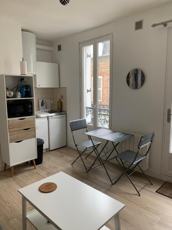 Les Parasols De Trouville Apartman Kültér fotó