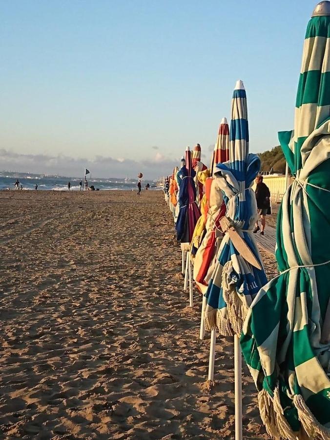 Les Parasols De Trouville Apartman Kültér fotó