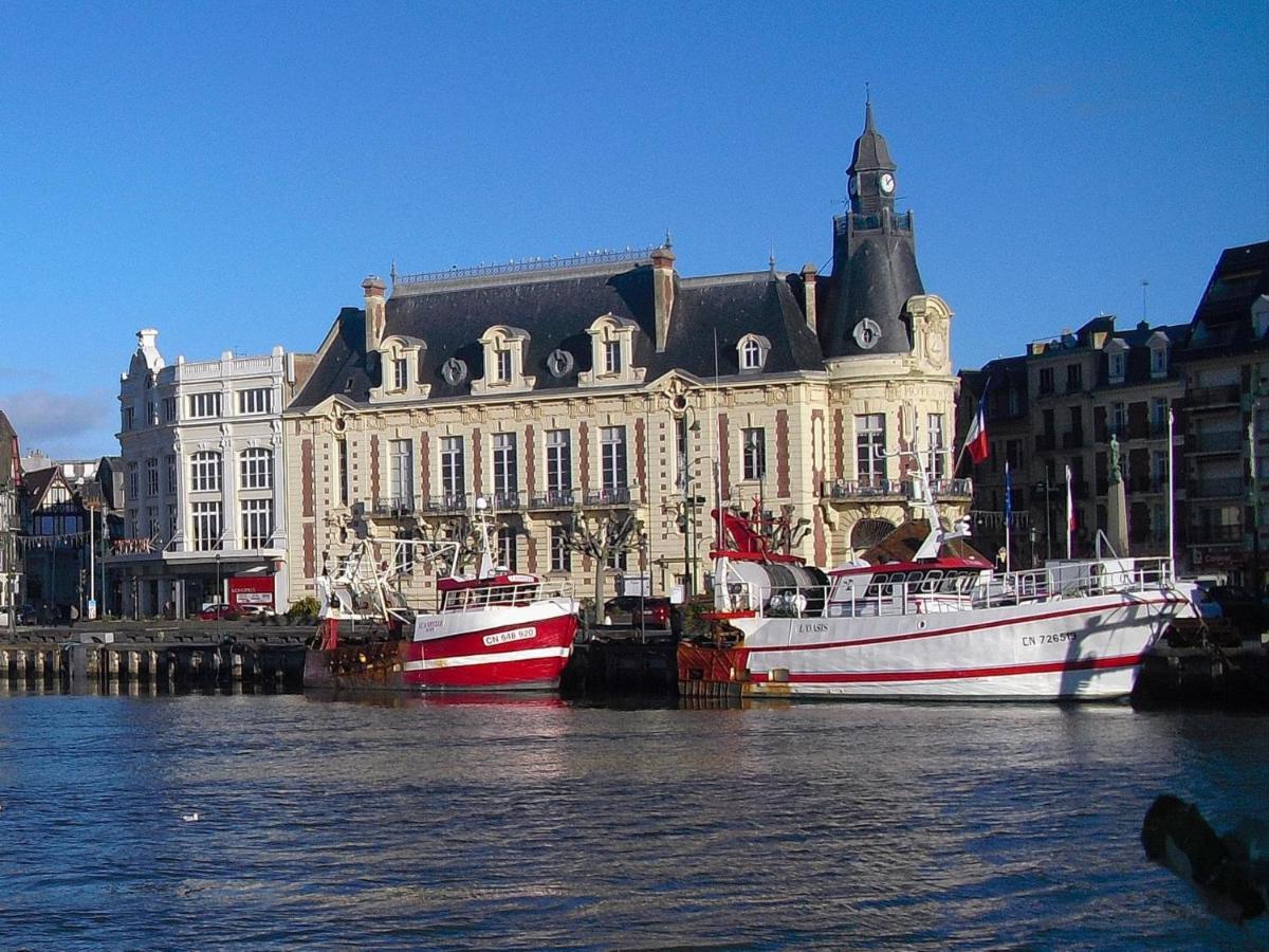 Les Parasols De Trouville Apartman Kültér fotó